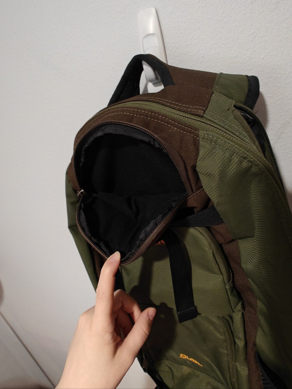 Dakine Duel Backpack Army Green Gorpcore Hiking Loaded Pockets - Picture 5 of 6